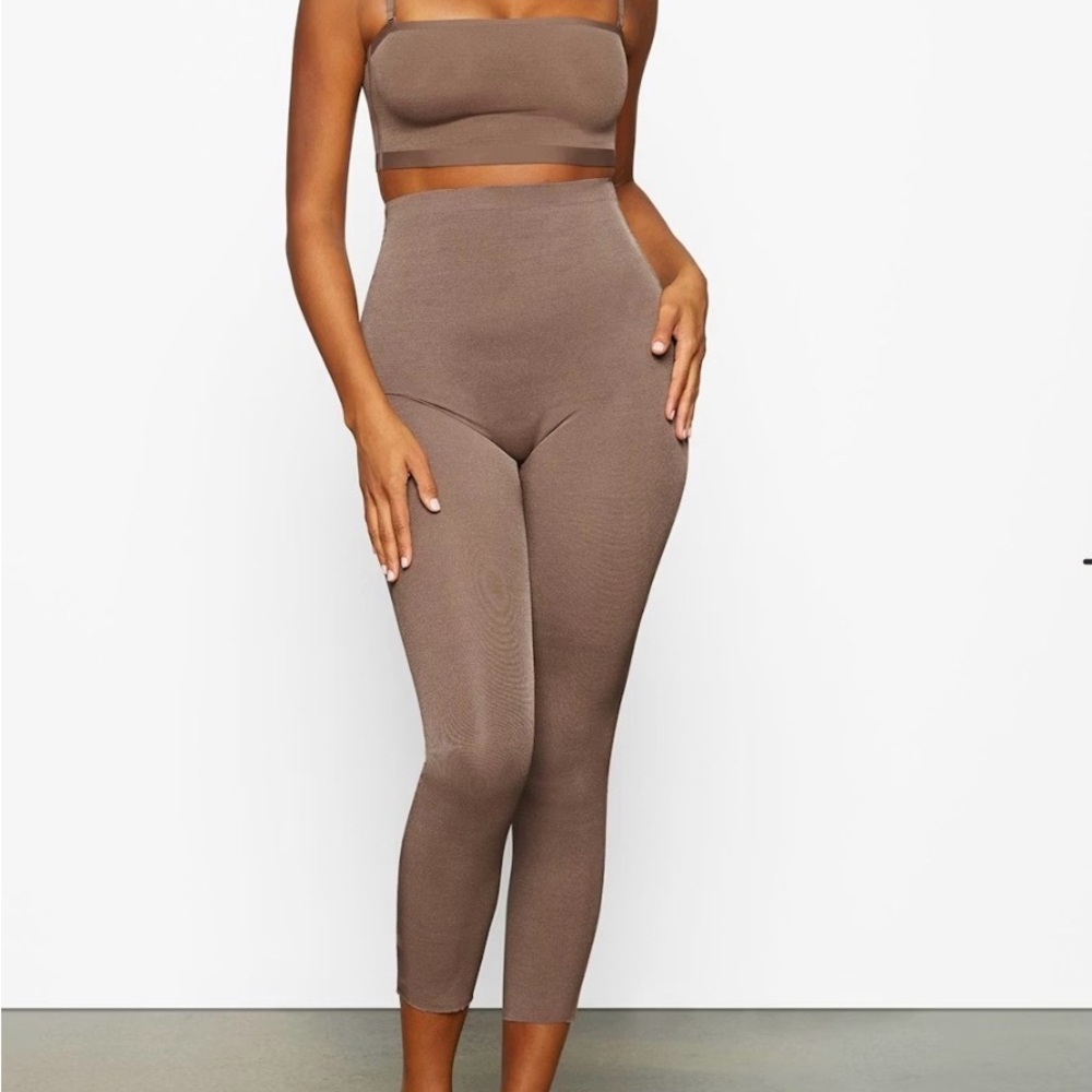 SKIMS Black Cropped Legging